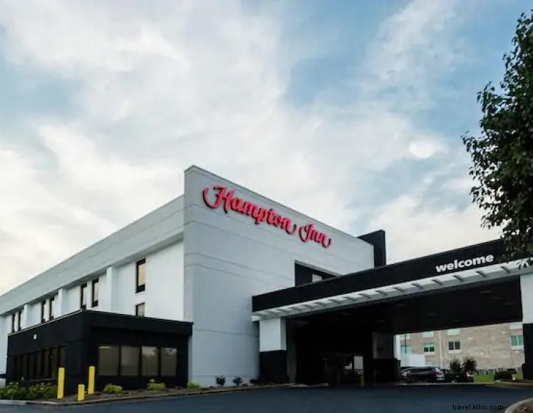 Hampton Inn Somerset: Lakeside Comfort with Complimentary Breakfast