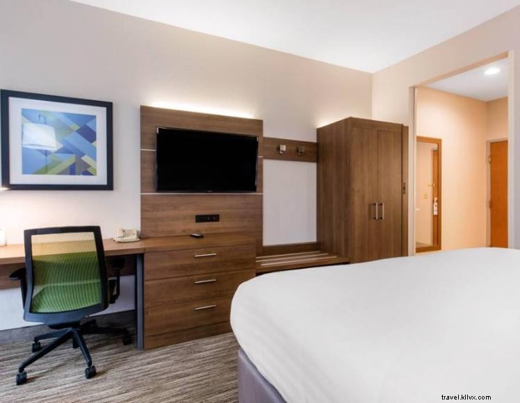 Holiday Inn Express Henderson – Award‑Winning Comfort, Indoor Pool & Spa