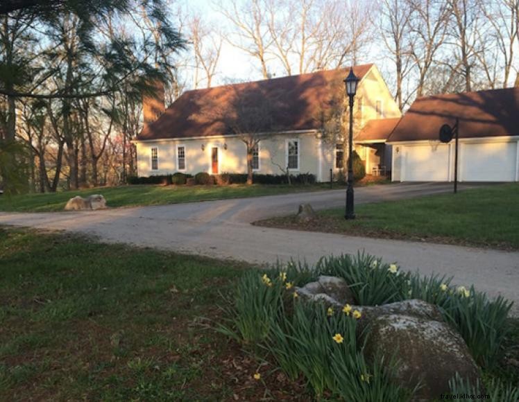 Hickory Springs: Private 1‑Bedroom Retreat on 24‑Acre Farm Near Bowling Green, KY