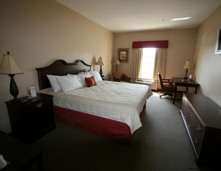 Holiday Inn Express & Suites Shelbyville – Modern Comfort & Convenient Location