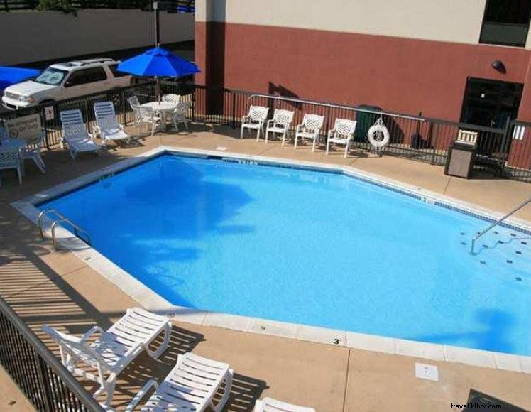 Hampton Inn Franklin – Comfortable Business & Family Stay with Pool & Breakfast