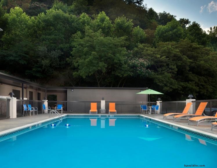 Holiday Inn Express – Comfortable, Mountain‑View Stay in Middlesboro, KY