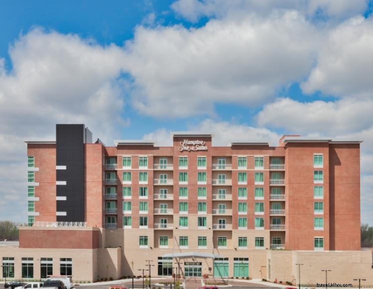 Hampton Inn & Suites Owensboro Downtown Waterfront – Riverfront Luxury & Sustainable Hospitality