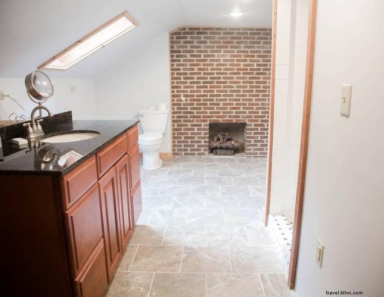 Historic Log Cabin at Mt. Folly Farms – 1820s Kentucky Landmark