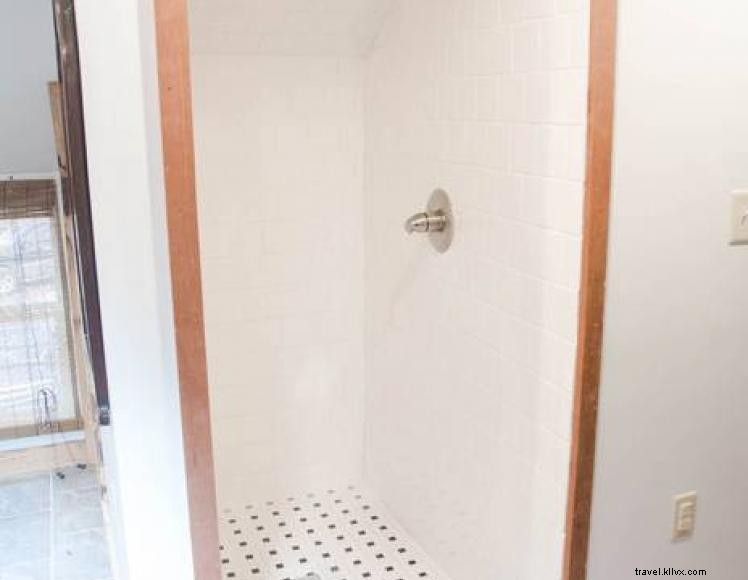 Historic Log Cabin at Mt. Folly Farms – 1820s Kentucky Landmark