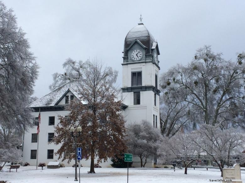 Historic Fayetteville Courthouse & Welcome Center: Preserving Heritage & Thriving Downtown