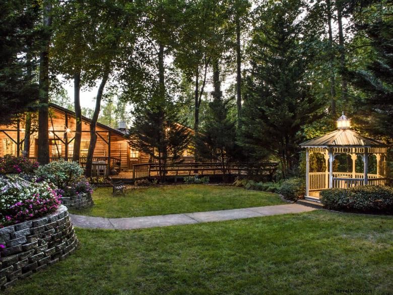 Forrest Hills Resort: Luxury Cabins & Scenic Adventures