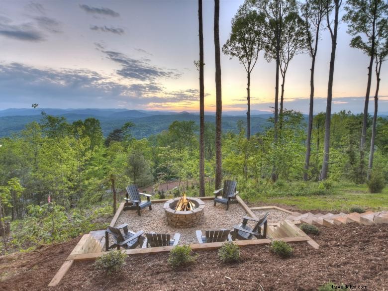 Southern Comfort Cabins: Premium Mountain Retreats in Blue Ridge, GA