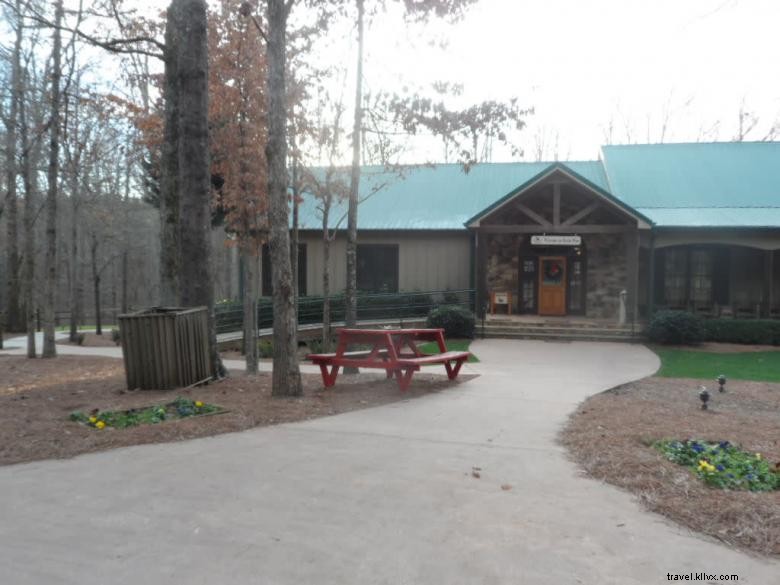 Explore Charlie Elliott Wildlife Center – Nature, Adventure & Conservation