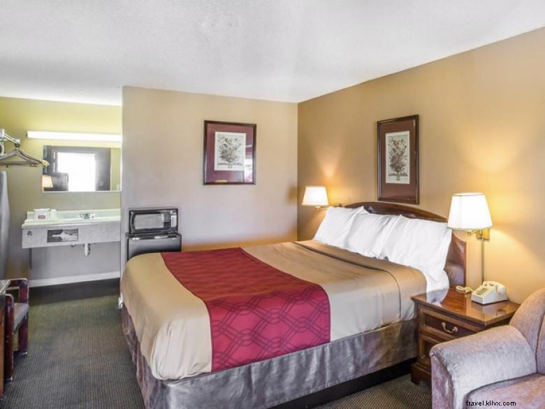 Econo Lodge Union City – Affordable Comfort & Convenience