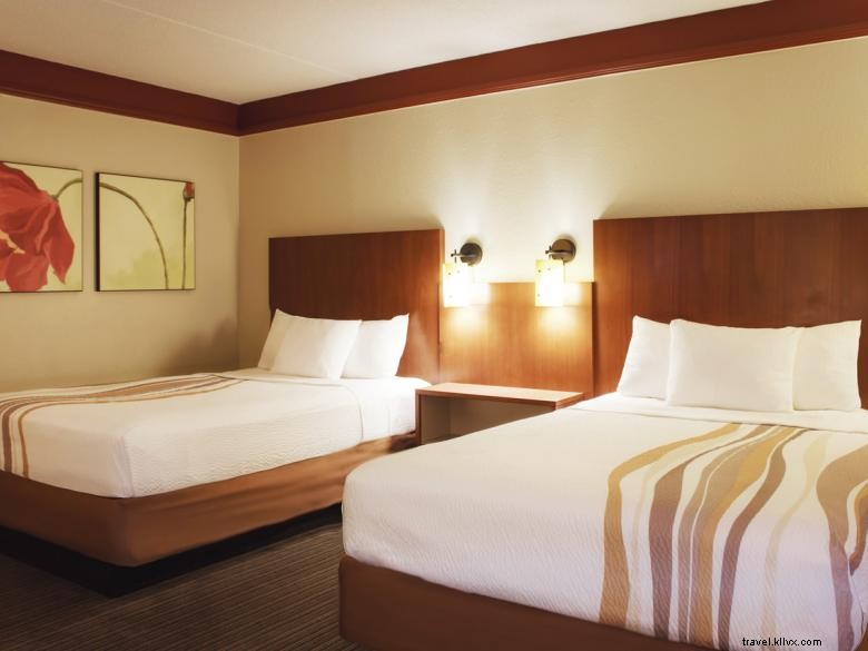 La Quinta Inn & Suites Atlanta: Premium Comfort Near Ballpark & Galleria
