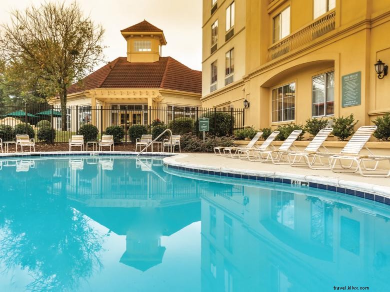 La Quinta Inn & Suites Atlanta: Premium Comfort Near Ballpark & Galleria