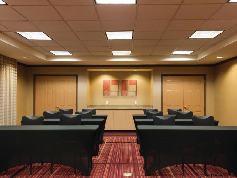 La Quinta Inn & Suites Atlanta: Premium Comfort Near Ballpark & Galleria