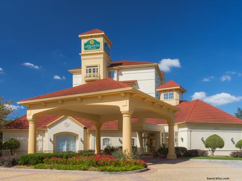 La Quinta Inn & Suites Atlanta: Premium Comfort Near Ballpark & Galleria