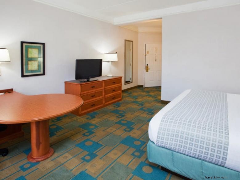 Comfortable Stay at La Quinta Inn & Suites, Alpharetta, Atlanta