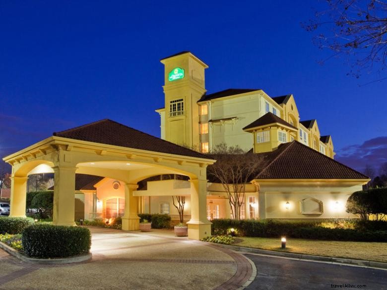Comfortable Stay at La Quinta Inn & Suites, Alpharetta, Atlanta