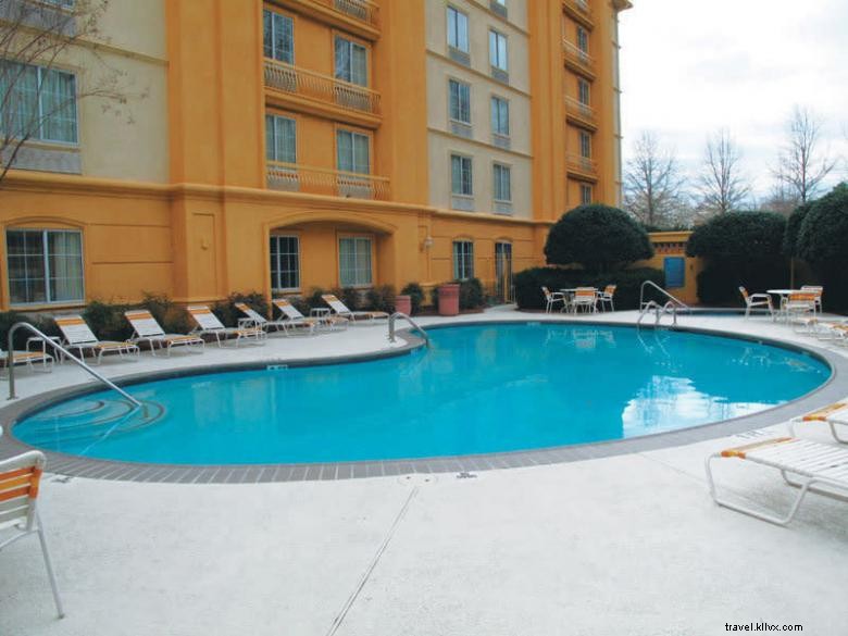 Comfortable Stay at La Quinta Inn & Suites, Alpharetta, Atlanta