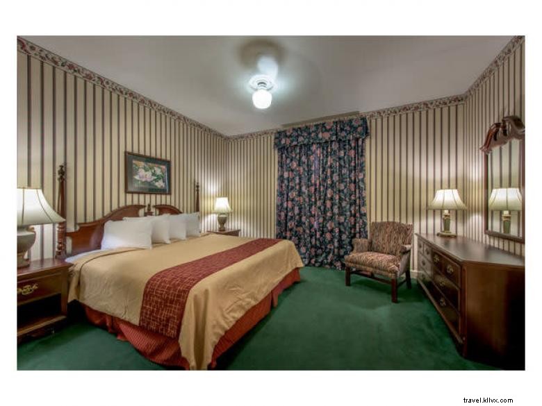 Red Roof Inn & Suites Albany – Modern Comfort & Great Value