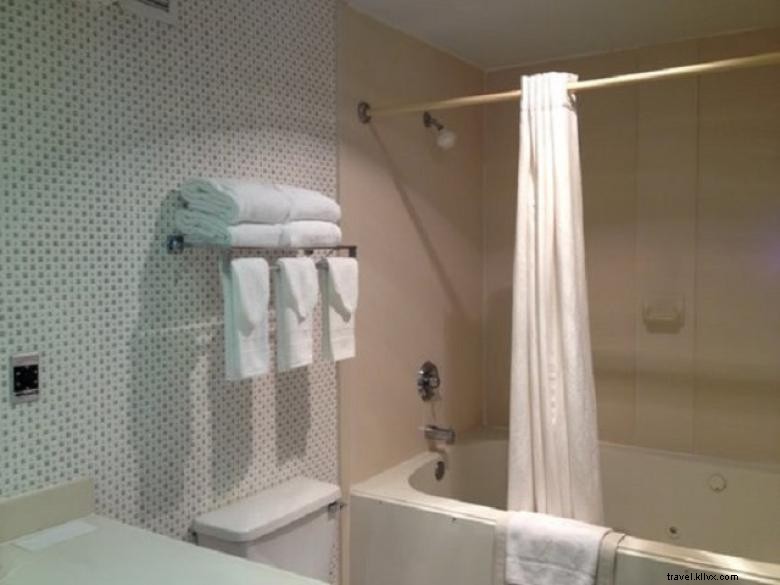 Red Roof Inn & Suites Albany – Modern Comfort & Great Value