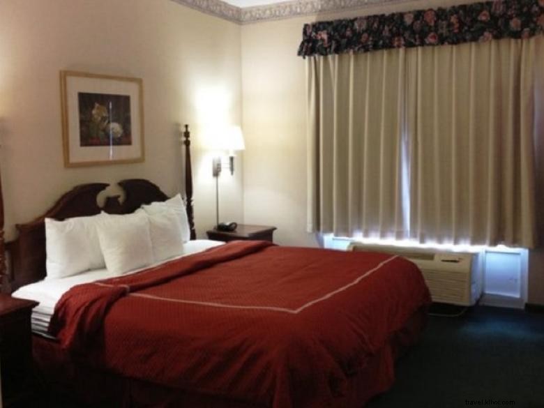 Red Roof Inn & Suites Albany – Modern Comfort & Great Value
