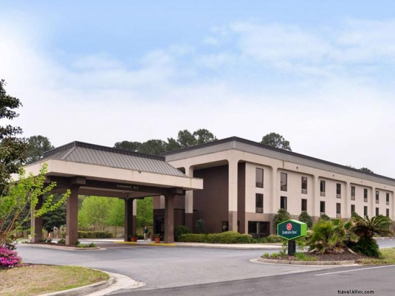 Experience Comfort & Convenience at Jameson Inn Brunswick