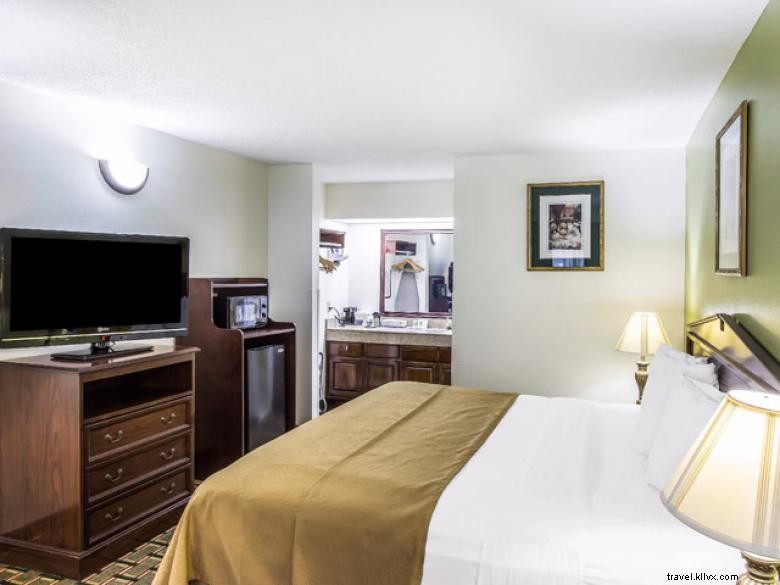 Experience Comfort at Quality Inn Eastman – Your Premier Stay