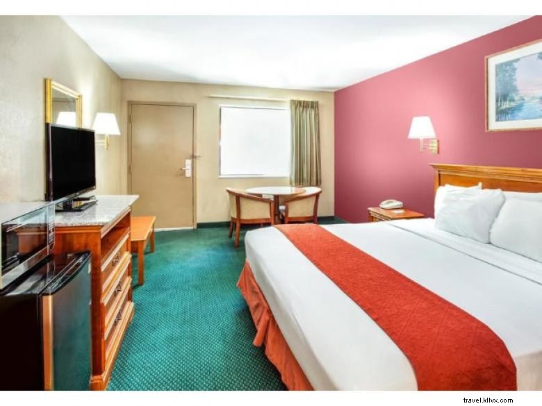 Days Inn by Wyndham Kennesaw – Comfortable, Convenient, Affordable Stay