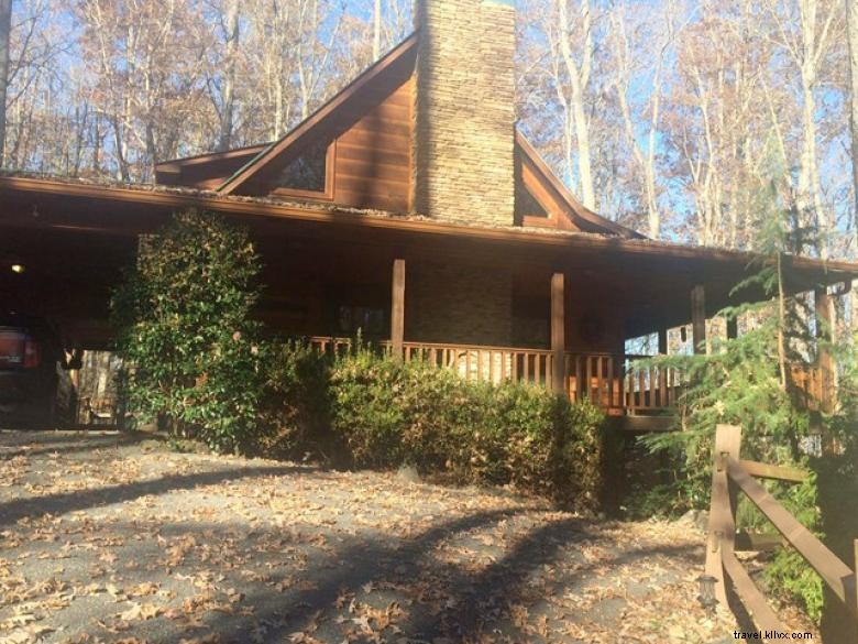 Big Buck Cabin – Rustic Luxury in the Northeast Georgia Mountains