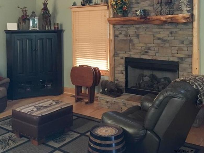 Big Buck Cabin – Rustic Luxury in the Northeast Georgia Mountains