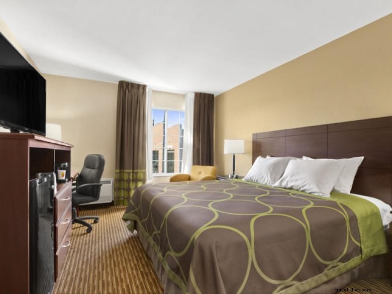 Super 8 Wyndham Madison – Modern Comfort Near I‑20