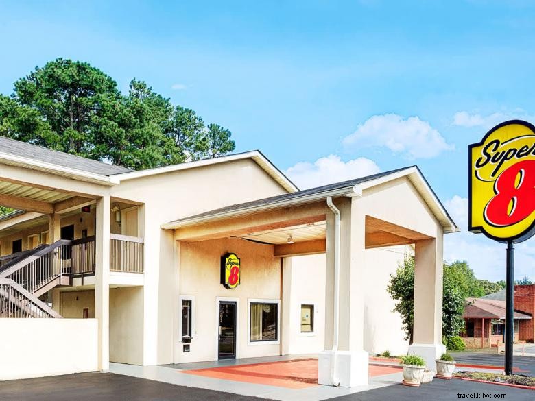 Super 8 Wyndham Griffin: Affordable Comfort Near Atlanta Motor Speedway