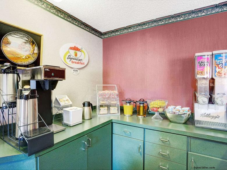 Super 8 Wyndham Griffin: Affordable Comfort Near Atlanta Motor Speedway