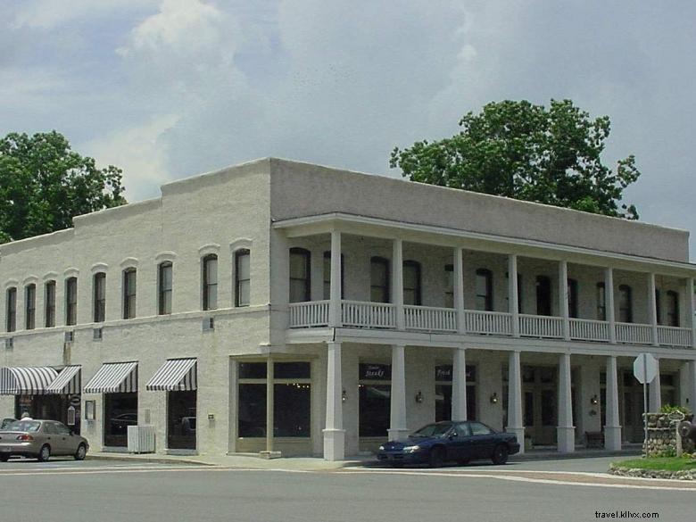 Historic Riverview Hotel: Luxury St. Marys Riverfront Stay