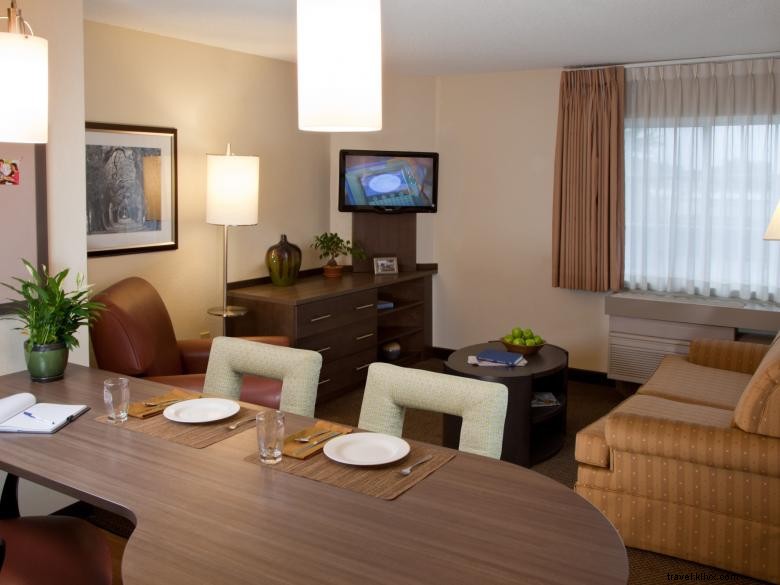 Stay Comfortably at Candlewood Suites Atlanta – Spacious Suites & Full Kitchens