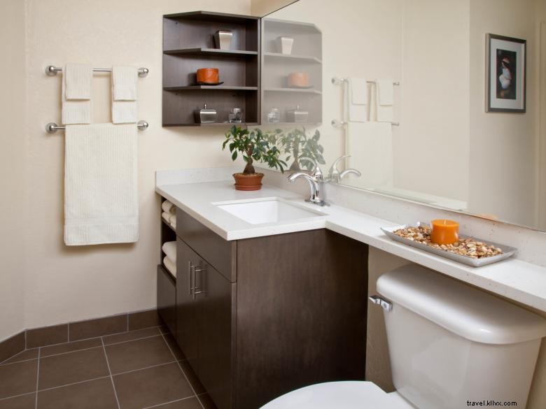 Stay Comfortably at Candlewood Suites Atlanta – Spacious Suites & Full Kitchens