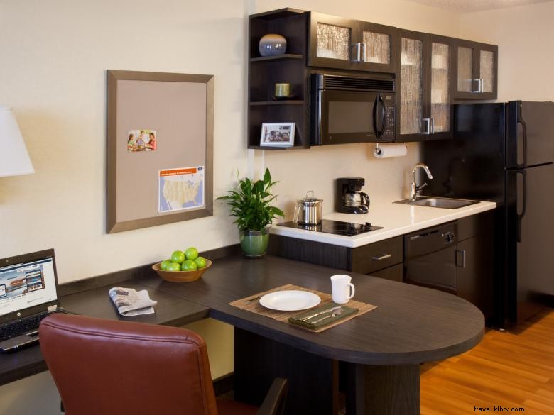 Stay Comfortably at Candlewood Suites Atlanta – Spacious Suites & Full Kitchens