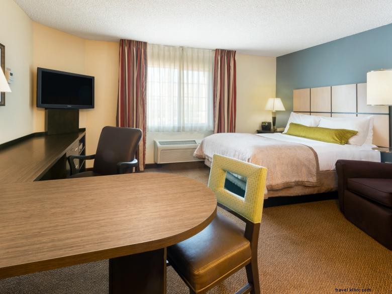 Stay Comfortably at Candlewood Suites Atlanta – Spacious Suites & Full Kitchens