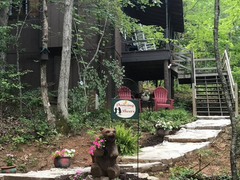 Misty Mountain Inn & Cottages – Cozy Retreat in the Mountains
