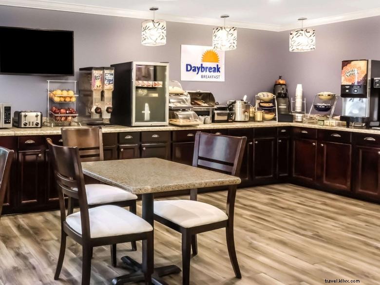 Stay Comfortable at Days Inn by Wyndham Blakely