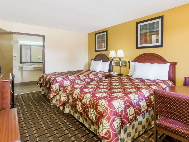 Stay Comfortable at Days Inn by Wyndham Blakely