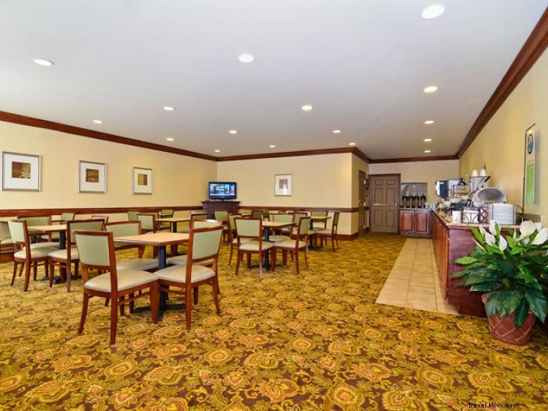Country Inn & Suites by Radisson – Comfort & Convenience in Stone Mountain