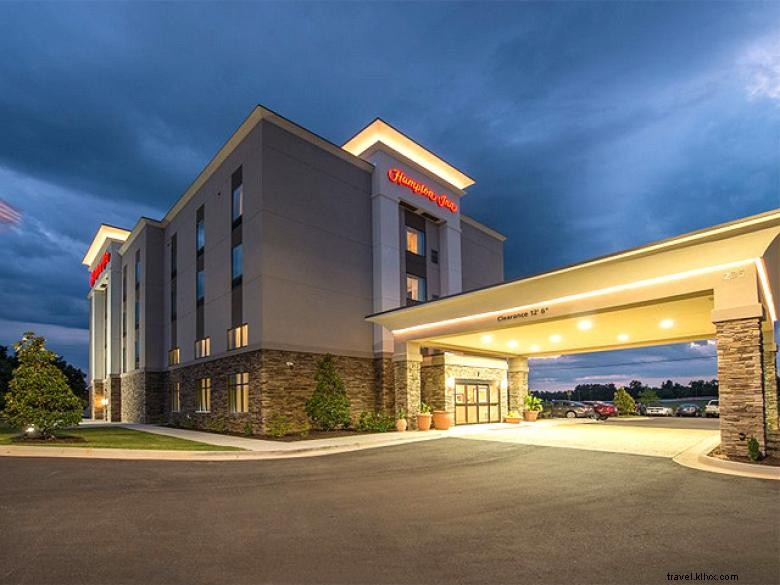 Hampton Inn Waynesboro: Modern Comfort in Historic Downtown