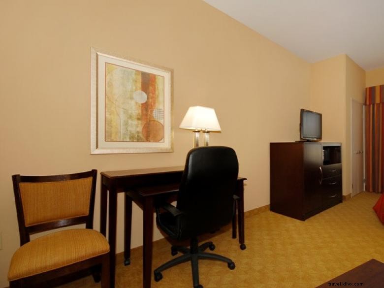Comfort Suites Brunswick – Premium Comfort & Great Amenities