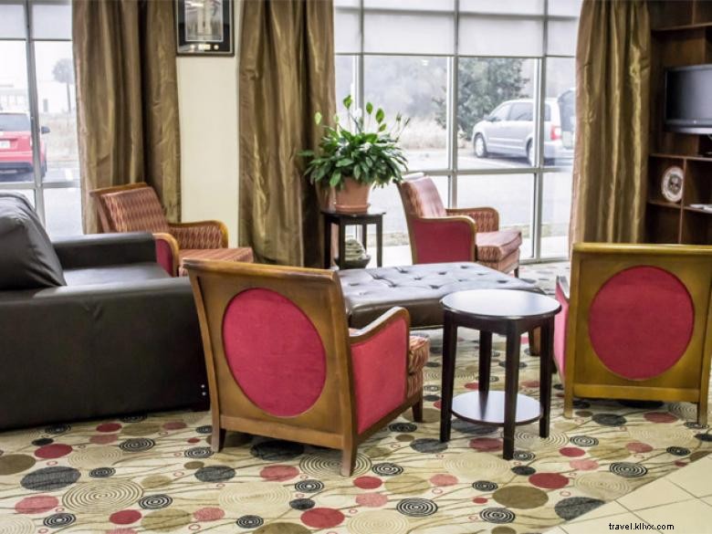 Comfort Suites Brunswick – Premium Comfort & Great Amenities