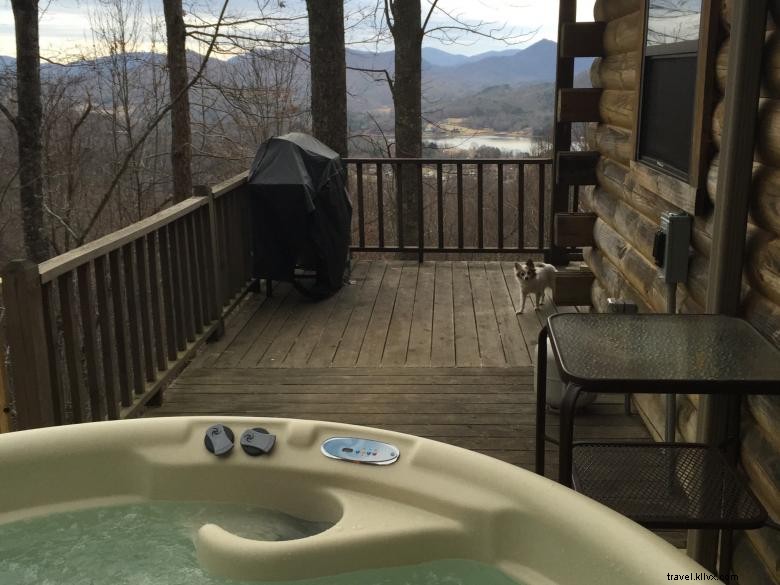 Charming Cabin Rental with Hot Tub & Lake Chatuge Views in Northeast Georgia