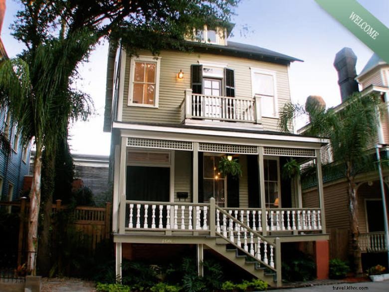 Experience Luxury in Savannah: Historic Estate & Carriage House Rentals