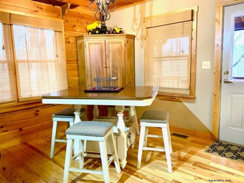 Cozy Cabin Retreat on Little Andy Mountain – Scenic Getaway