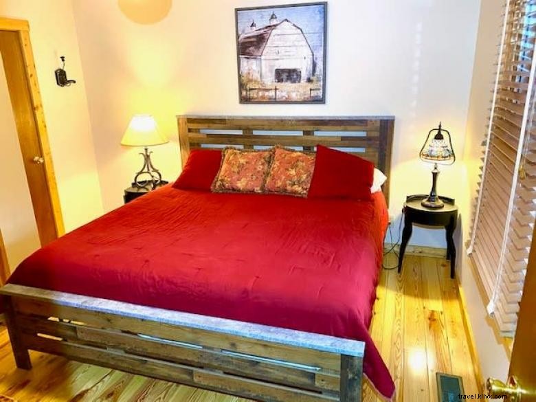 Cozy Cabin Retreat on Little Andy Mountain – Scenic Getaway