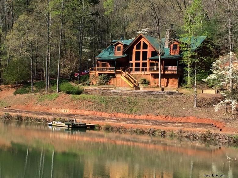 Bear Ridge Lodge – Your Secluded Mountain Retreat