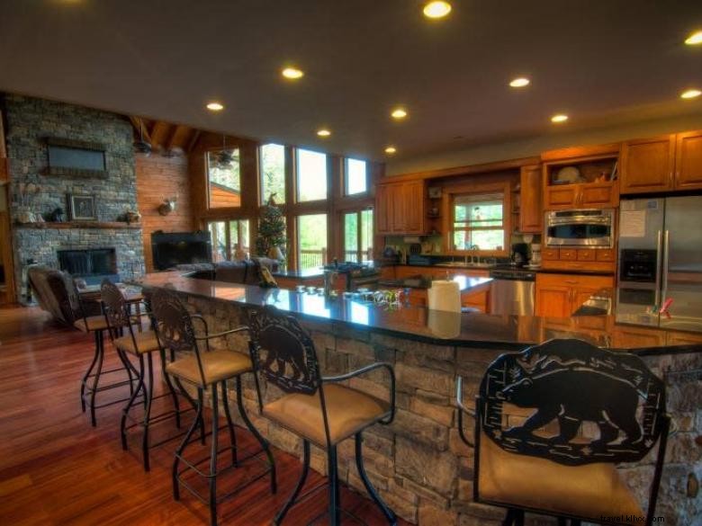 Bear Ridge Lodge – Your Secluded Mountain Retreat